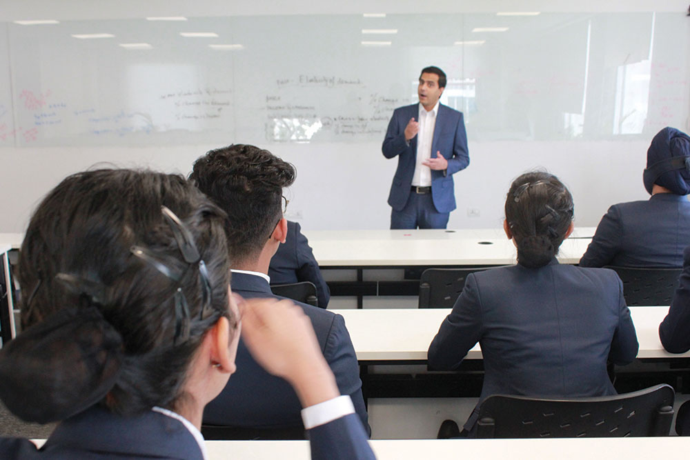 importance-of-communication-in-hospitality