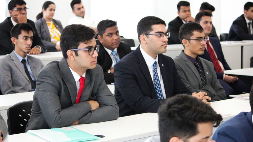 five-key-things-to-consider-while-choosing-a-college